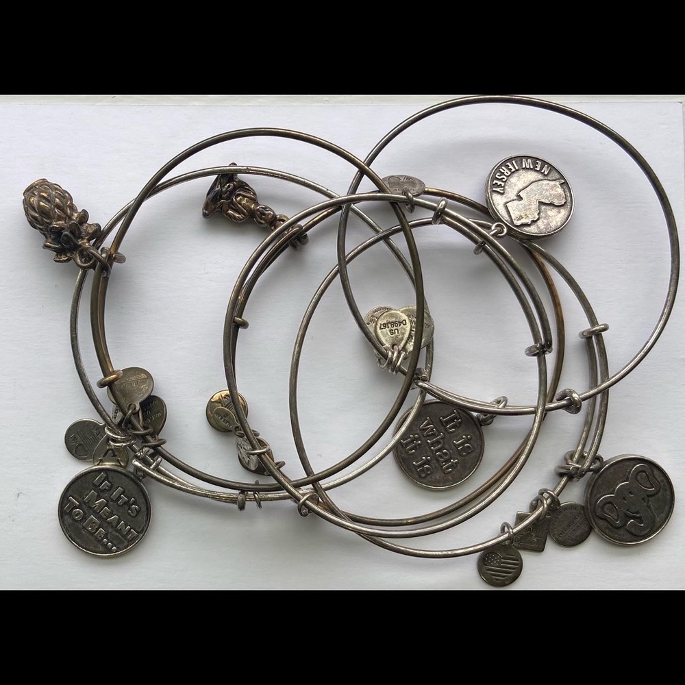 6 Alex and ani bracelets ! COMMENT WHICH ONE WHEN PURCHASING :)